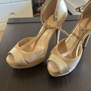 Heels one worn, good condition!